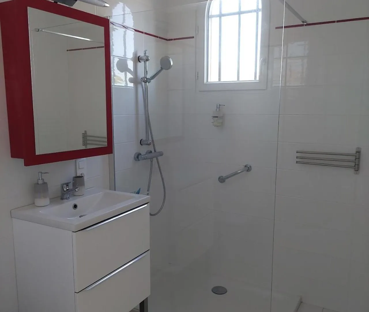 La Maison Des Alpilles Saint-Etienne-du-Gres Holiday home