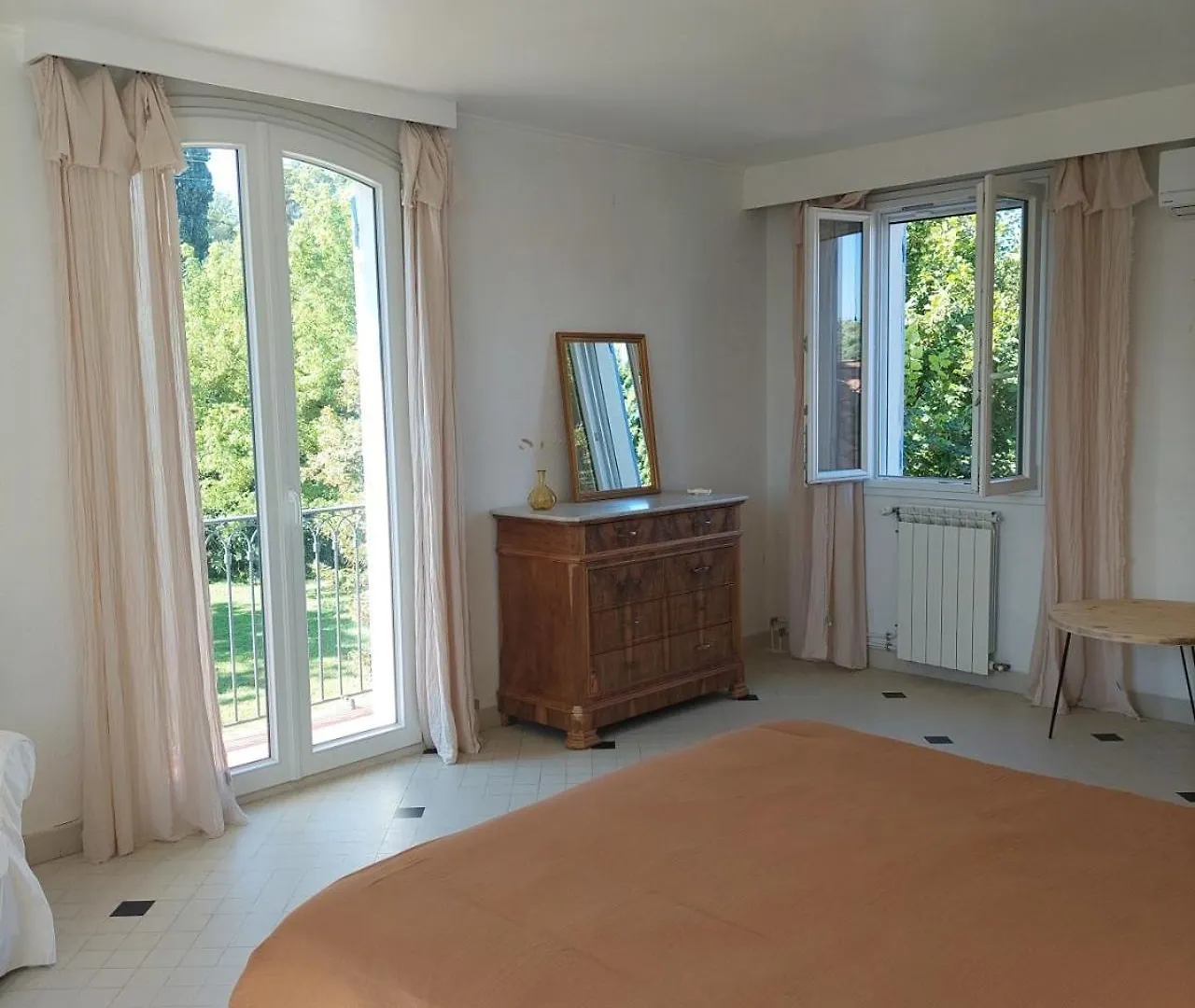 La Maison Des Alpilles Saint-Etienne-du-Gres Holiday home